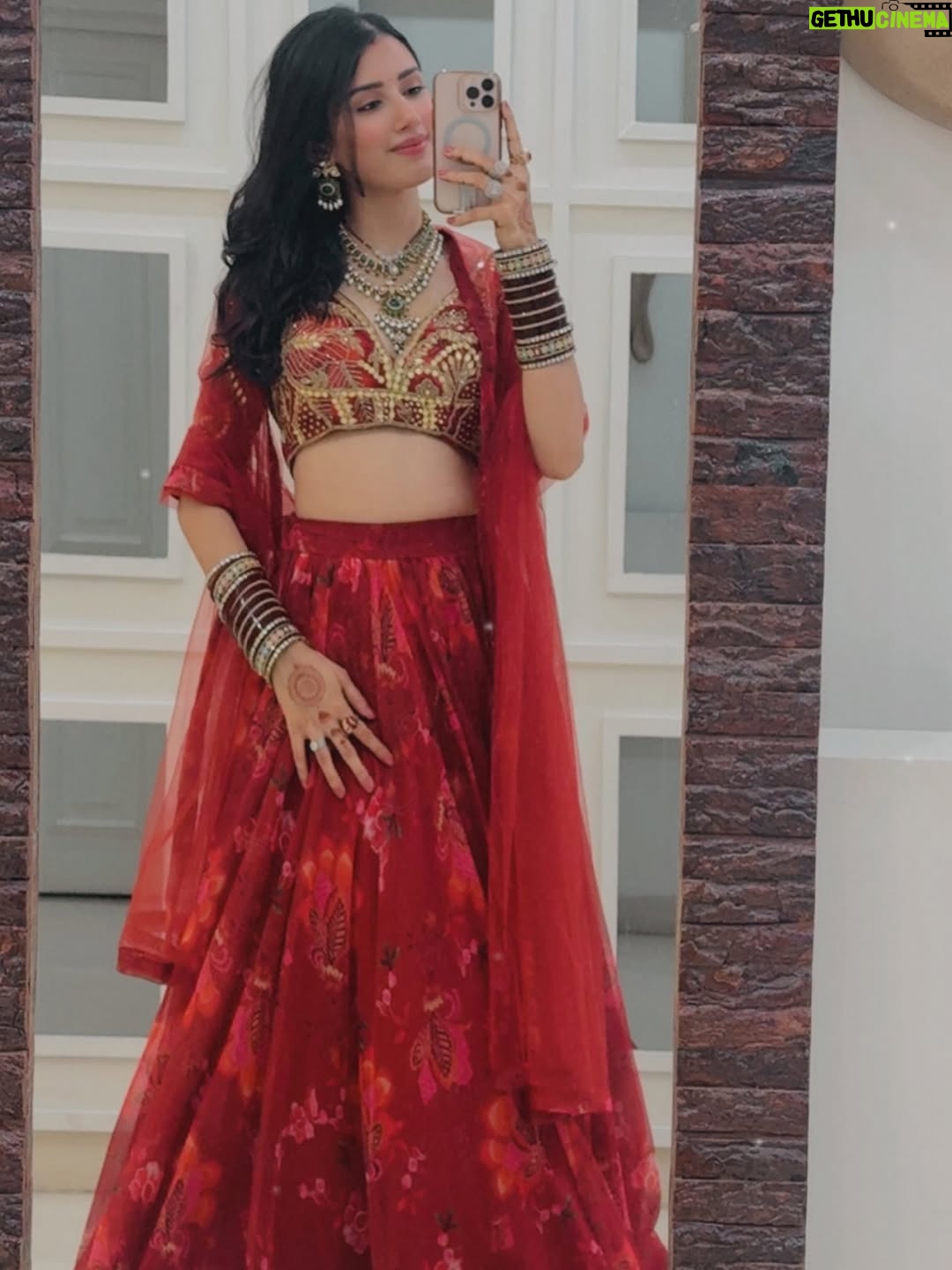 Neetu Bisht - 464.8K Likes - Teej pe no filter needed..💖 the glow is real!🥰❤️
@divaartjewellers ❤️❤️
#neetubisht #teej #post