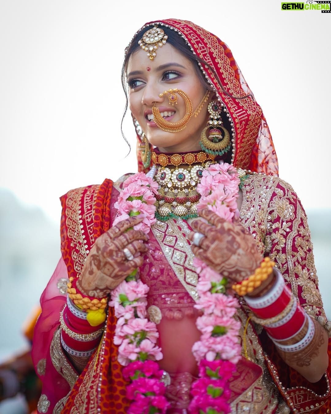 Neetu Bisht - 456.7K Likes - Some looks are not just outfits, they are emotions. 
Still obsessed with my Kumaoni wedding look! 💕🥰 #culturalgrace #kumaunibride #neetubisht 
Special thanks to them @riyamakeup_artist @ankur_hairstylist 💝❤️❤️❤️❤️