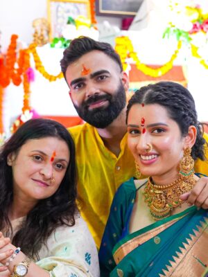 Neetu Bisht Instagram - On this auspicious day of Ganesh Chaturthi 🌸✨ feeling blessed to be a part of the celebration. Thank you so much for inviting us 🙏
@smashiwal ❤️
