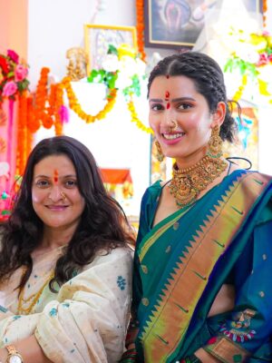 Neetu Bisht Instagram - On this auspicious day of Ganesh Chaturthi 🌸✨ feeling blessed to be a part of the celebration. Thank you so much for inviting us 🙏
@smashiwal ❤️