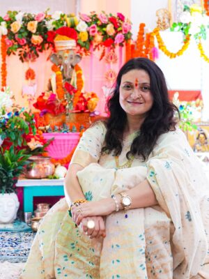 Neetu Bisht Instagram - On this auspicious day of Ganesh Chaturthi 🌸✨ feeling blessed to be a part of the celebration. Thank you so much for inviting us 🙏
@smashiwal ❤️