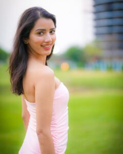 Actress Neetu Bisht HD Photos and Wallpapers May 2025