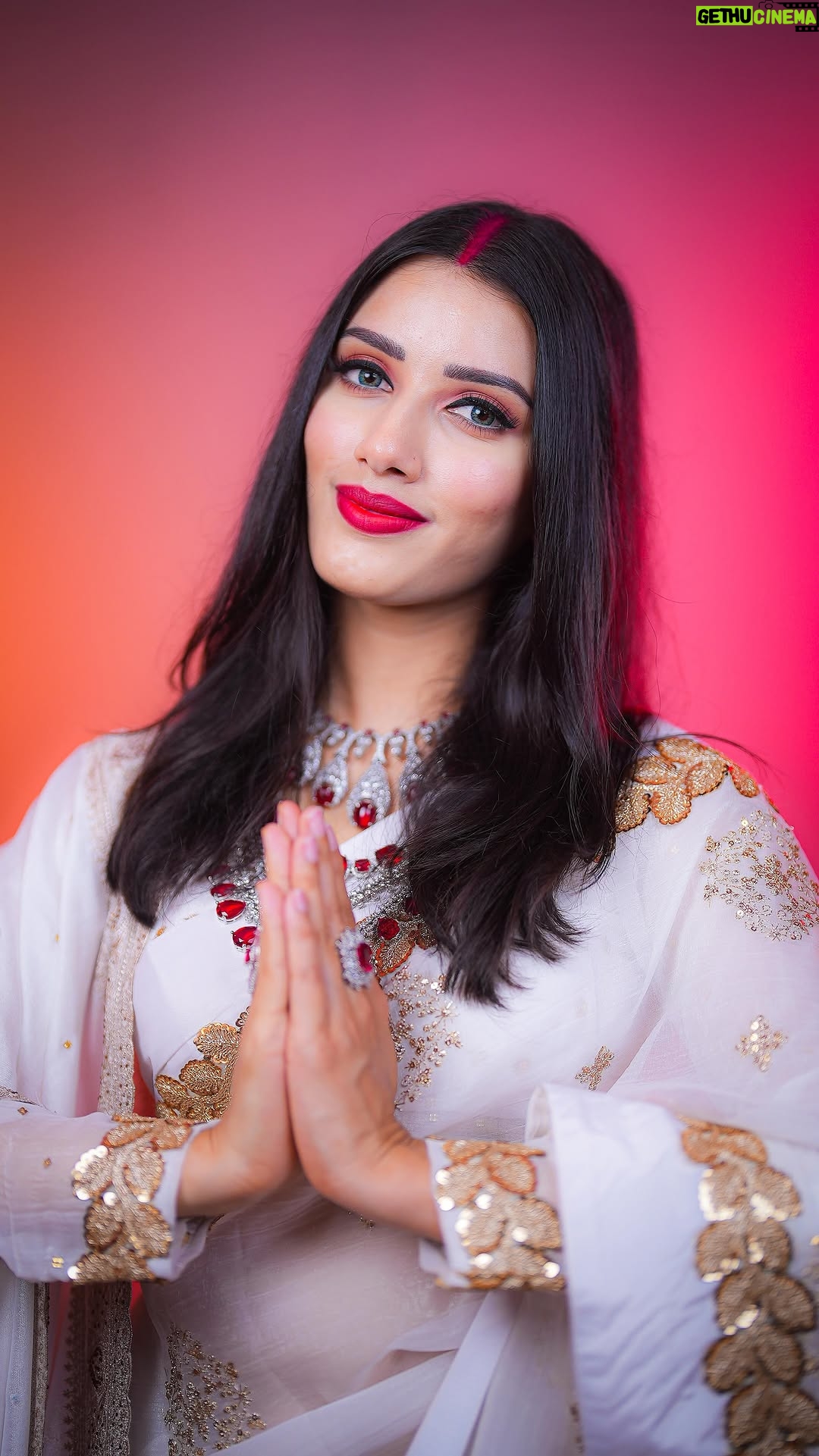 Neetu Bisht - 242.5K Likes - The moment I saw Aishwarya Rai at Cannes 2025 
in that white saree, red jewelry, and sindoor I knew it was me. 😌
Her look felt so close to my soul, and I couldn’t resist recreating it in my own way. 🙂‍↔️☺️

So… what do you think? Did I do justice to the look? 👀
Let me know in the comments 😇🫶🏻
Jewellery @divaartjewellers 🥰❤️