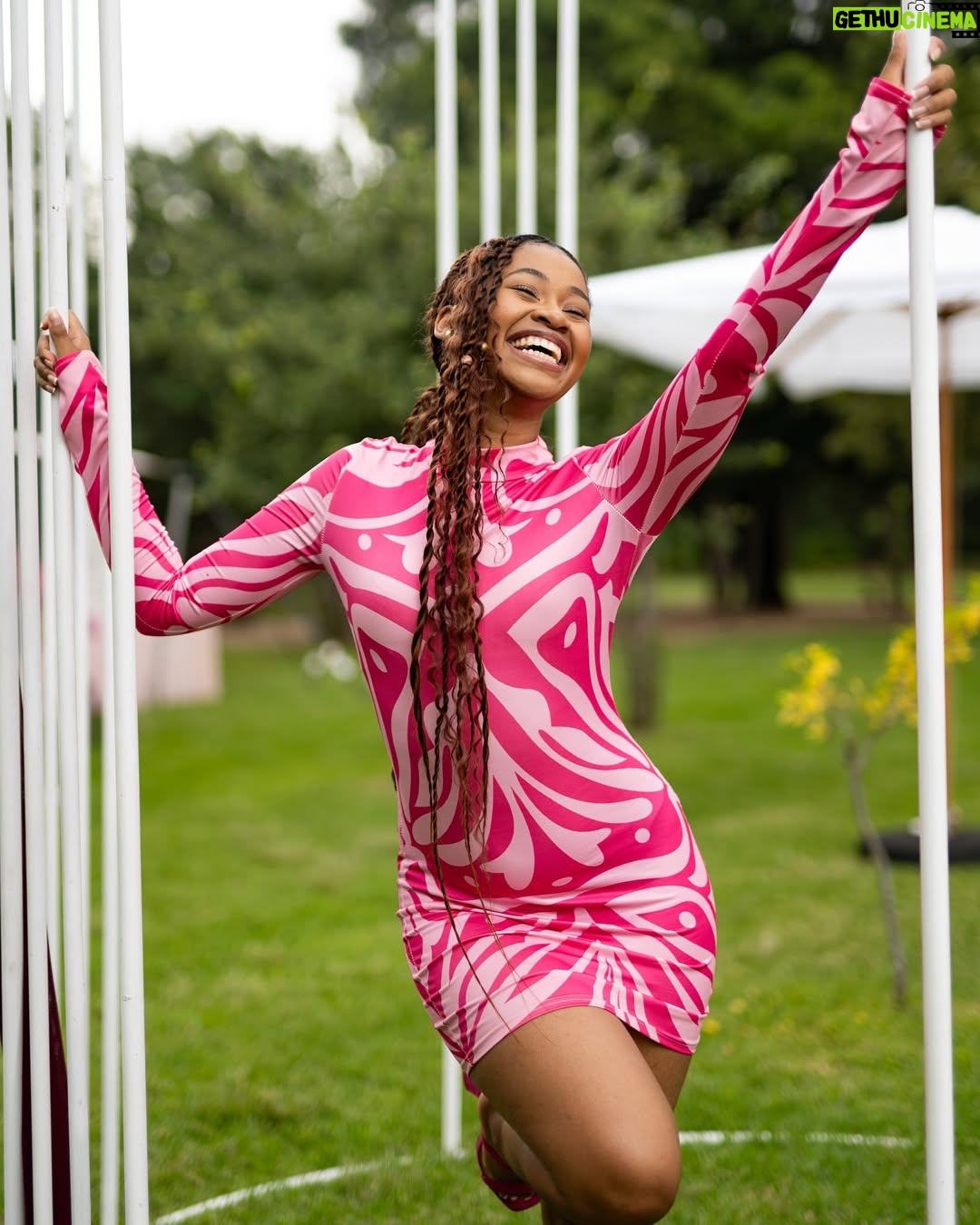Nefisa Mkhabela - 67.5K Likes - Something to brighten up your feed since it’s gloomy outside🌸🌷