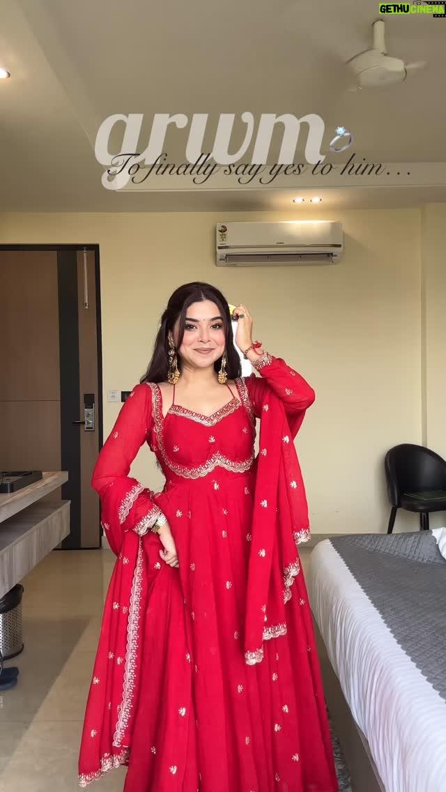Neha Bhandari - 68.9K Likes - Ishq ka rang? 
🙈♥️💍 
.
.
Details🫶🏻 
Outfit @thetraditionallabel 
Earrings @aamara.jewellery 
Footwear @myntra 
.
.
#explore #nehabhandari #explorepage #grwm #getreadywithme #fashionblogger #getready #redanarkali #redsuit #karwachauthlook #karwachauth #suhagan #redhead #hairstyles #getreadyforhim #brownskingirls #brownskinmakeup
