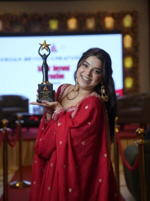 Neha Bhandari Instagram - Still trying to find the right words… but THIS moment 😬
To be seen, celebrated, and honoured like this it’s surreal Thank you for the love, the respect, and this beautiful recognition. 🫶🏻🧿
Forever grateful to everyone who’s been part of my journey and a heartfelt thank you to @kedarbeyondcreations for this award it truly means the world