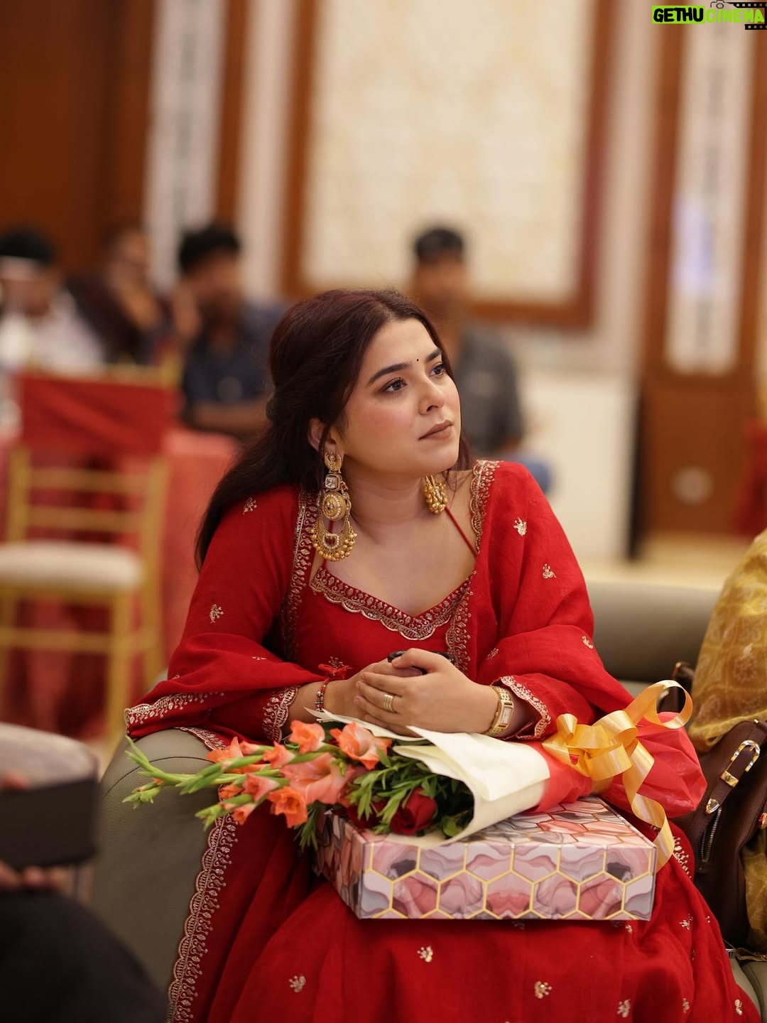 Neha Bhandari - 165.7K Likes - Still trying to find the right words… but THIS moment 😬
To be seen, celebrated, and honoured like this it’s surreal Thank you for the love, the respect, and this beautiful recognition. 🫶🏻🧿
Forever grateful to everyone who’s been part of my journey and a heartfelt thank you to @kedarbeyondcreations for this award it truly means the world