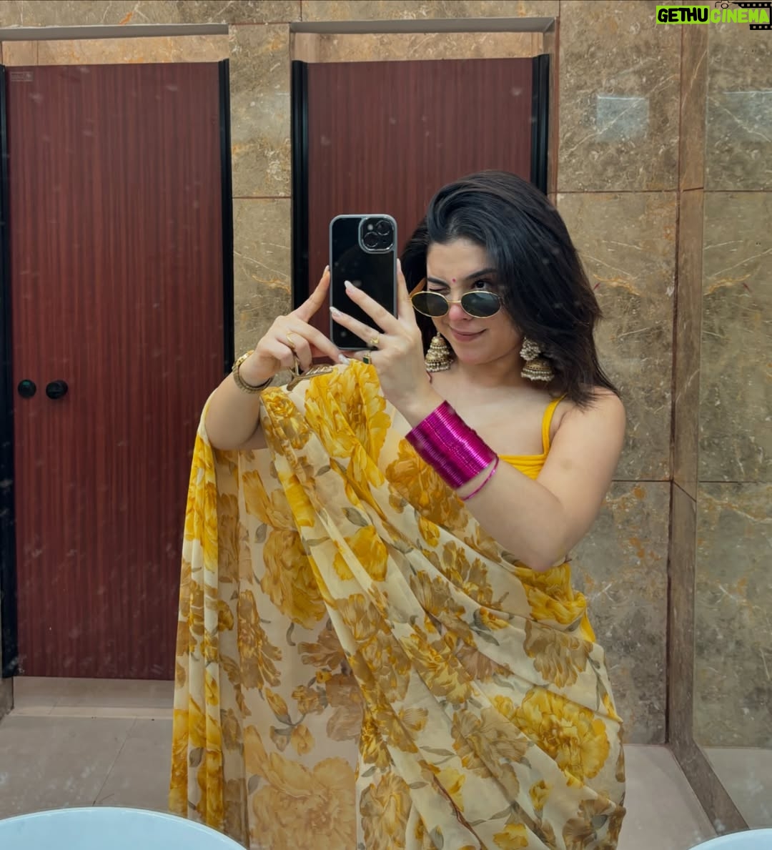 Neha Bhandari - 102.1K Likes - It’s wedding season - DOST KI HALDI 🤍 
.
.