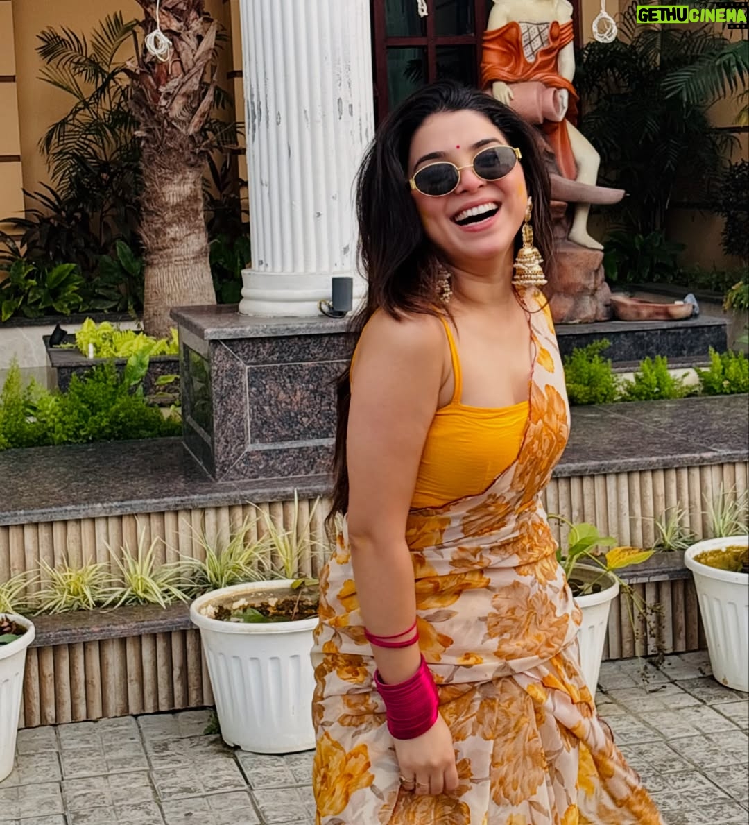 Neha Bhandari - 102.1K Likes - It’s wedding season - DOST KI HALDI 🤍 
.
.