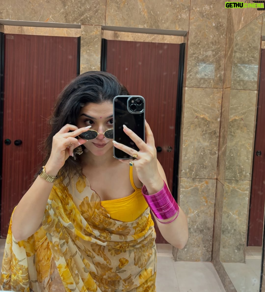Neha Bhandari - 102.1K Likes - It’s wedding season - DOST KI HALDI 🤍 
.
.
