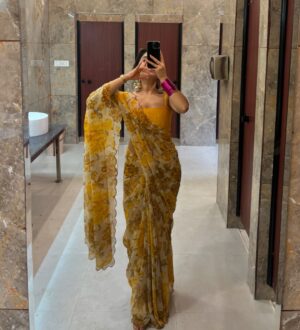 Neha Bhandari Instagram - It’s wedding season - DOST KI HALDI 🤍
.
.