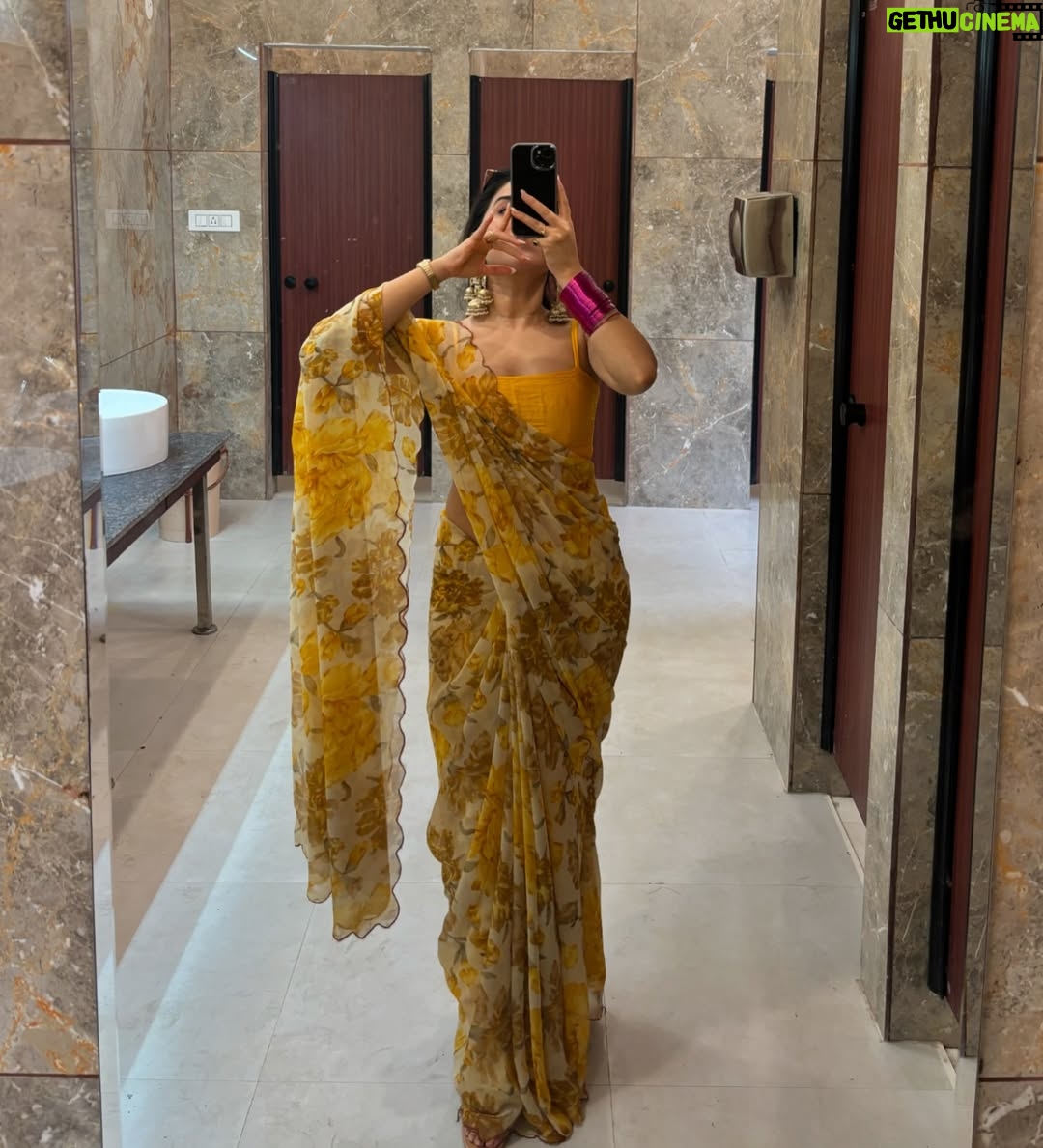 Neha Bhandari - 102.1K Likes - It’s wedding season - DOST KI HALDI 🤍 
.
.