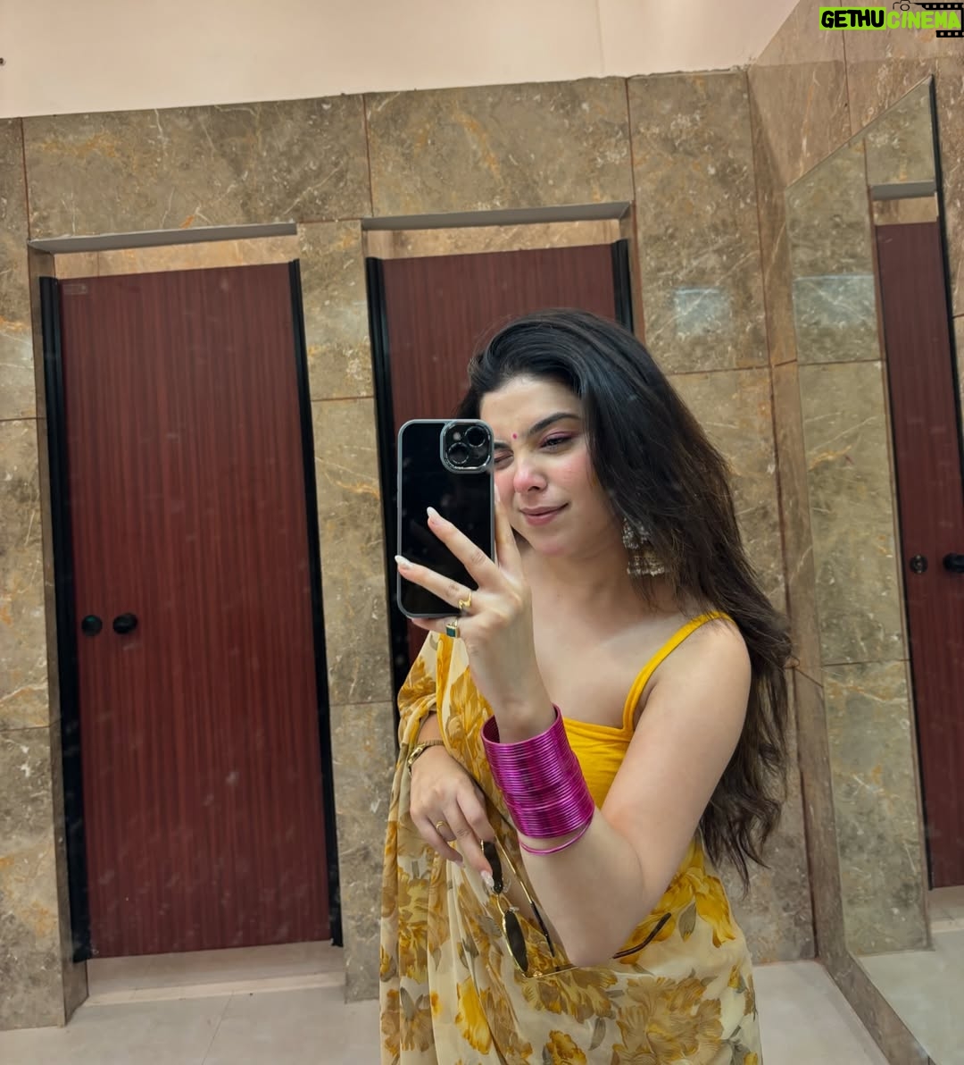Neha Bhandari - 102.1K Likes - It’s wedding season - DOST KI HALDI 🤍 
.
.