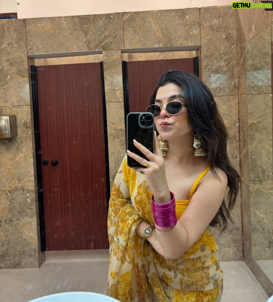 Neha Bhandari - 102.1K Likes - It’s wedding season - DOST KI HALDI 🤍 
.
.