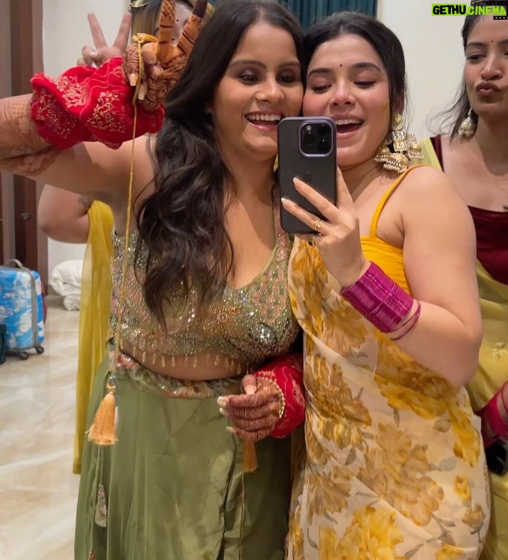Neha Bhandari - 102.1K Likes - It’s wedding season - DOST KI HALDI 🤍 
.
.