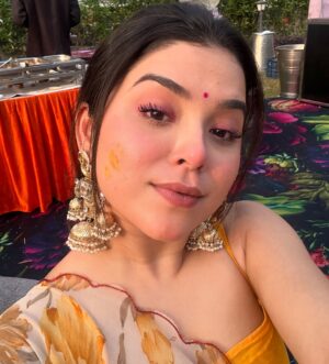 Neha Bhandari Instagram - It’s wedding season - DOST KI HALDI 🤍
.
.
