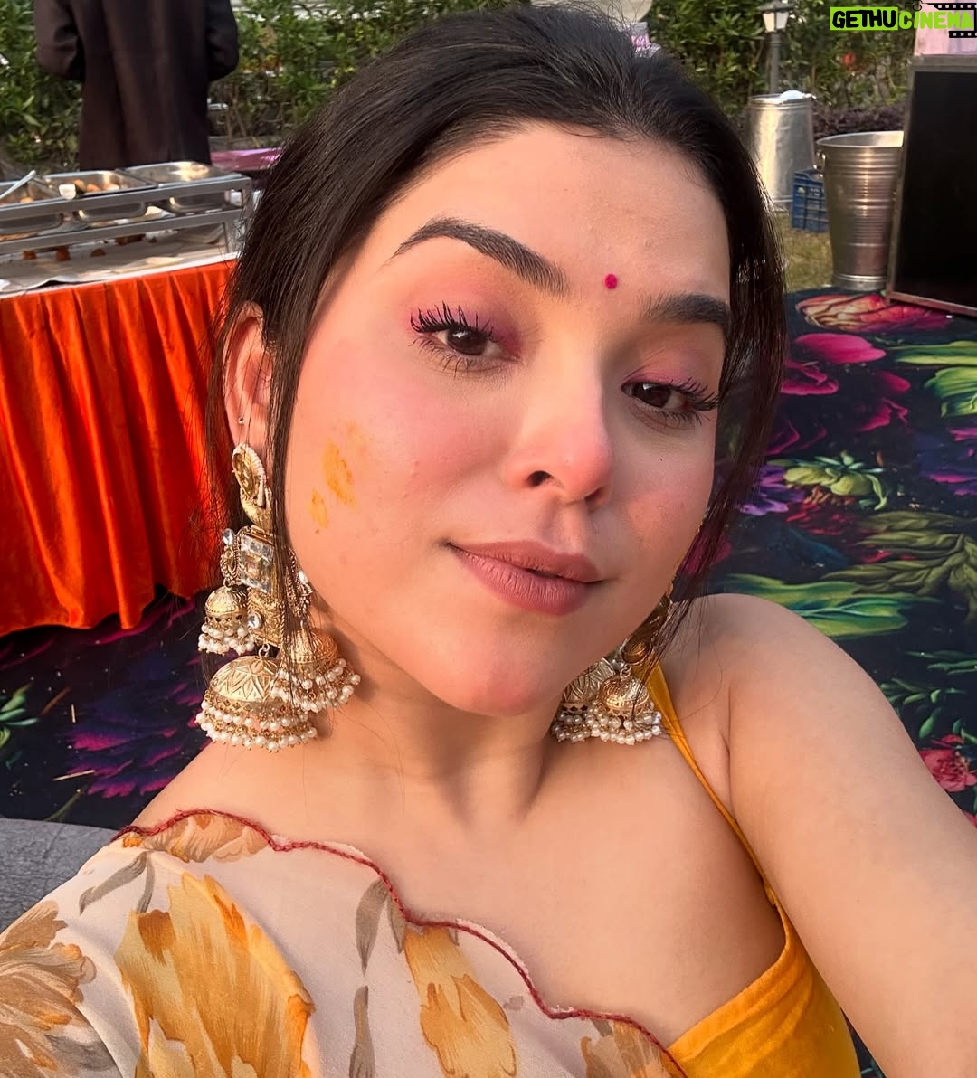 Neha Bhandari - 102.1K Likes - It’s wedding season - DOST KI HALDI 🤍 
.
.