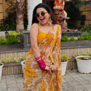 Neha Bhandari Instagram - It’s wedding season - DOST KI HALDI 🤍
.
.