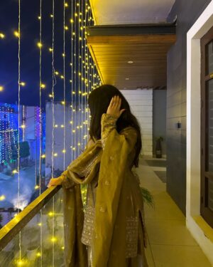 Neha Bhandari Instagram - Patakha nhi Lakshmi hu m uss k ghar ki 🙈🪔
.
.
Clicked on @samsungindia ✨
#FlexCam
#GalaxyAl #Samsung
#GalaxyZFlip6
.