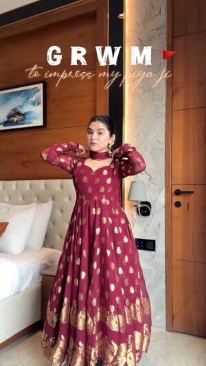 Neha Bhandari Instagram - M na Rahi kisi kaam ki ❣️
.
.
lol true girls in love are the dumbest in-front of the guy 🚩
.
.
Details 🐦🔥
Foundation @maybelline_ind super stay in shade - 120
Concealer @toofaced in shade vanila
Setting spray @swissbeautyselect
Mascara @lorealparis
Bindi @amazonfashionin
.
.
Details 🌹
Earrings @opasa.jewellery
Heels @zara
.
.
#explore #nehabhandari #explorepage #grwm #getreadywithme #fashionblogger #getready #exploremore #fyp #browngirlbloggers #brownskinbeauty #browneyes #browngirlmakeup #redanarkali #redsuit #festivewear #festivefashion #festivecollection #weddingwear #karwachauthlook #salmankhan #bollywood #oldsong #outfitinspiration #bridesmaids #traditonal #indianwear #indianwedding