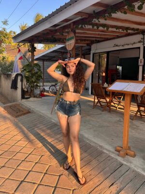 Neha Bhandari Instagram - Wait is it me ? ☀️🏖️