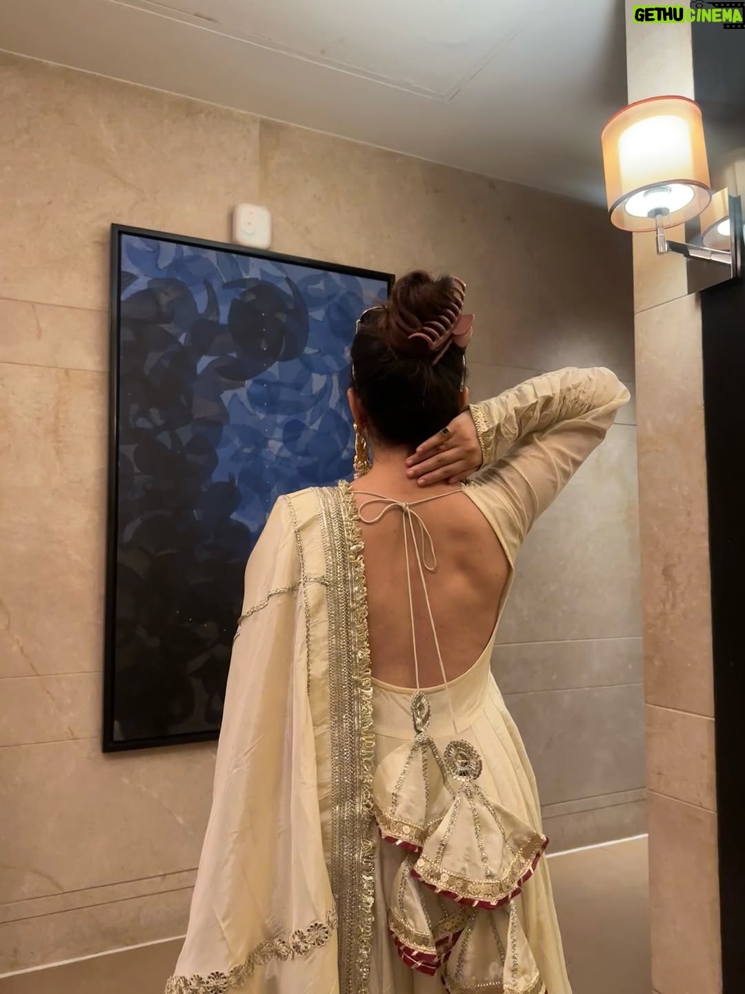 Neha Bhandari - 44.1K Likes - M kya janu re ? 🦢