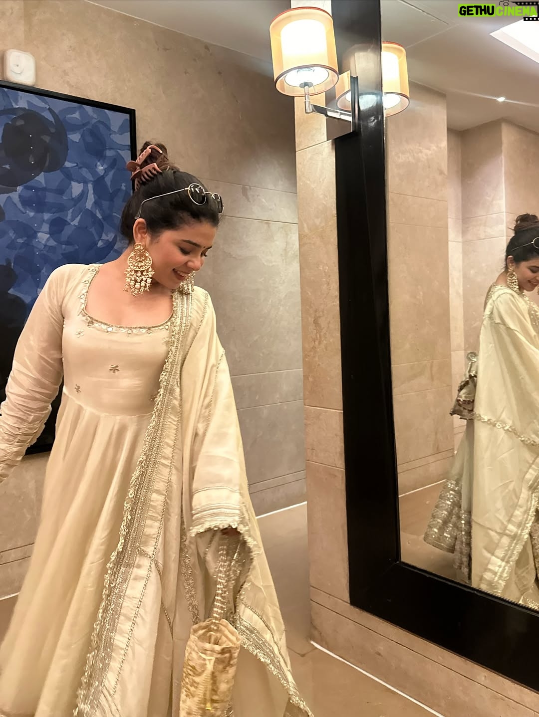 Neha Bhandari - 44.1K Likes - M kya janu re ? 🦢