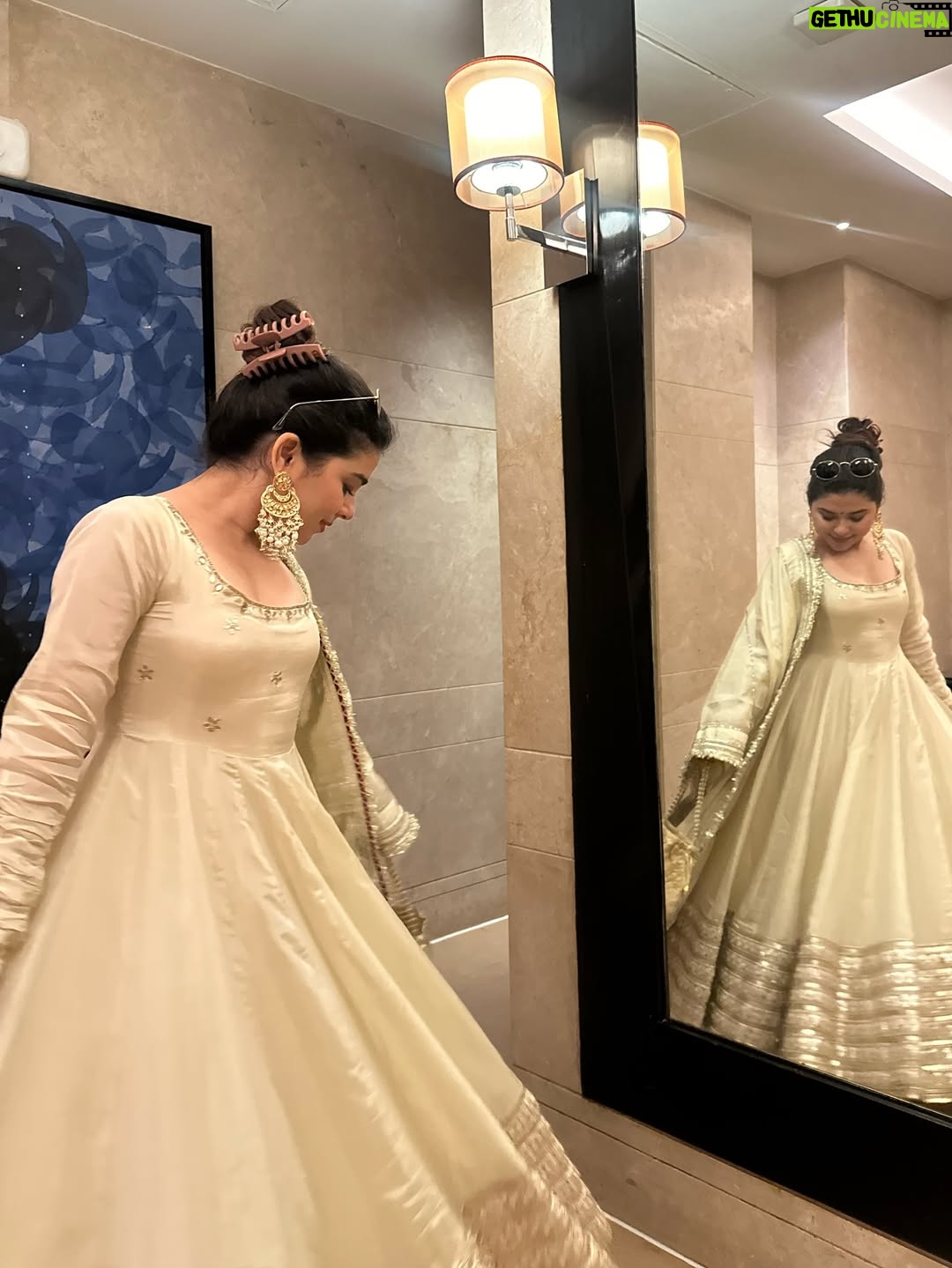 Neha Bhandari - 44.1K Likes - M kya janu re ? 🦢