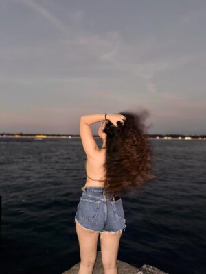 Neha Bhandari Instagram - Wait is it me ? ☀️🏖️