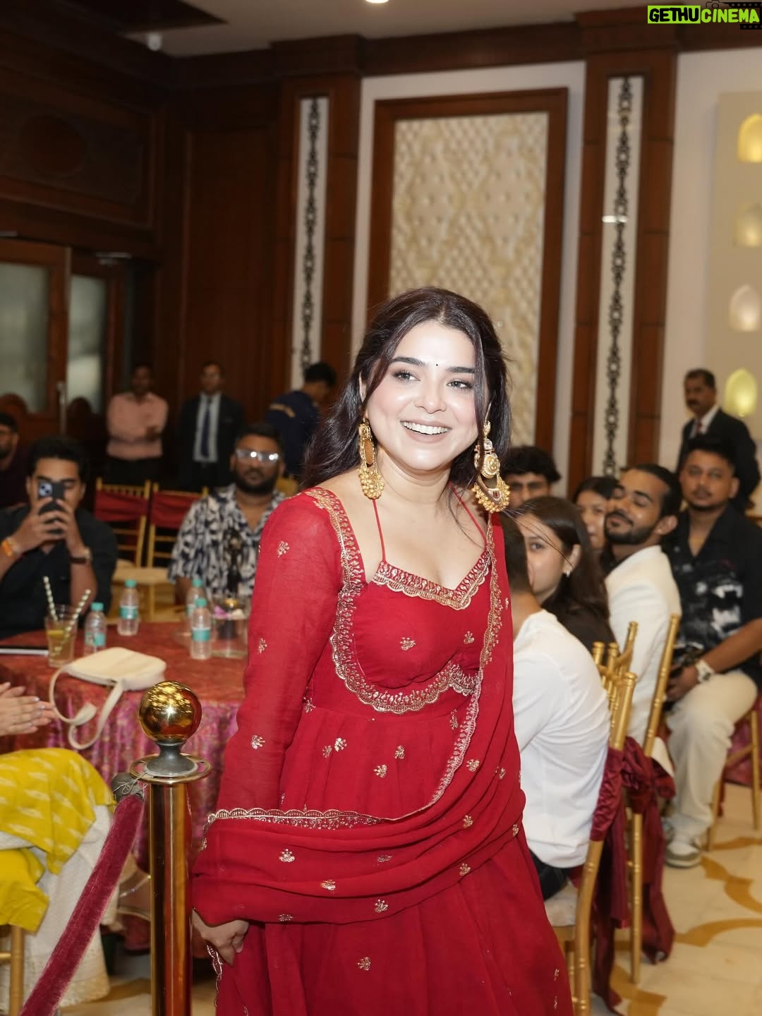 Neha Bhandari - 165.7K Likes - Still trying to find the right words… but THIS moment 😬
To be seen, celebrated, and honoured like this it’s surreal Thank you for the love, the respect, and this beautiful recognition. 🫶🏻🧿
Forever grateful to everyone who’s been part of my journey and a heartfelt thank you to @kedarbeyondcreations for this award it truly means the world