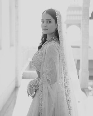 Neha Jethwani Instagram - नूर🤍

.
.
.
Wearing my favourite @annupatel 🪷
Mua @prachisolanki_makeovers 
Photography @deepjoshiii_