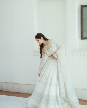 Neha Jethwani Instagram - नूर🤍

.
.
.
Wearing my favourite @annupatel 🪷
Mua @prachisolanki_makeovers 
Photography @deepjoshiii_