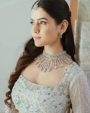 Neha Jethwani Instagram - नूर🤍

.
.
.
Wearing my favourite @annupatel 🪷
Mua @prachisolanki_makeovers 
Photography @deepjoshiii_