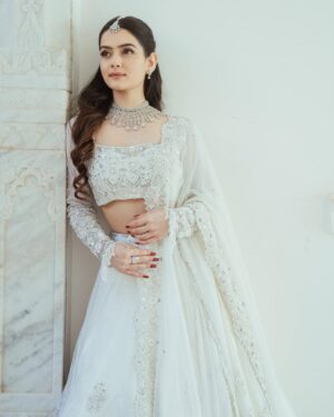Neha Jethwani Instagram - नूर🤍

.
.
.
Wearing my favourite @annupatel 🪷
Mua @prachisolanki_makeovers 
Photography @deepjoshiii_