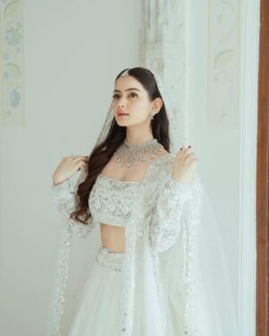 Neha Jethwani Instagram - नूर🤍

.
.
.
Wearing my favourite @annupatel 🪷
Mua @prachisolanki_makeovers 
Photography @deepjoshiii_