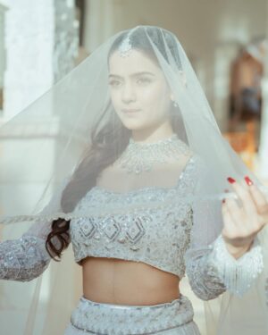 Neha Jethwani Instagram - नूर🤍

.
.
.
Wearing my favourite @annupatel 🪷
Mua @prachisolanki_makeovers 
Photography @deepjoshiii_