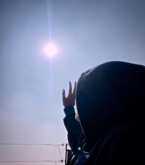 Neha Khatun Instagram - The child inside self urge to do some unconventional 🤍
..
#sun #sunkissed #sunshine #instadaily