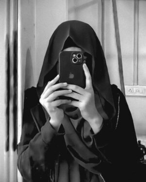 Neha Khatun Instagram - Love this Nasheed🫶🏻 Bass koi lyrics pe maat jana🌚😂
#instagram #photooftheday #hijab #nasheed #explorepage #fyp #islam
