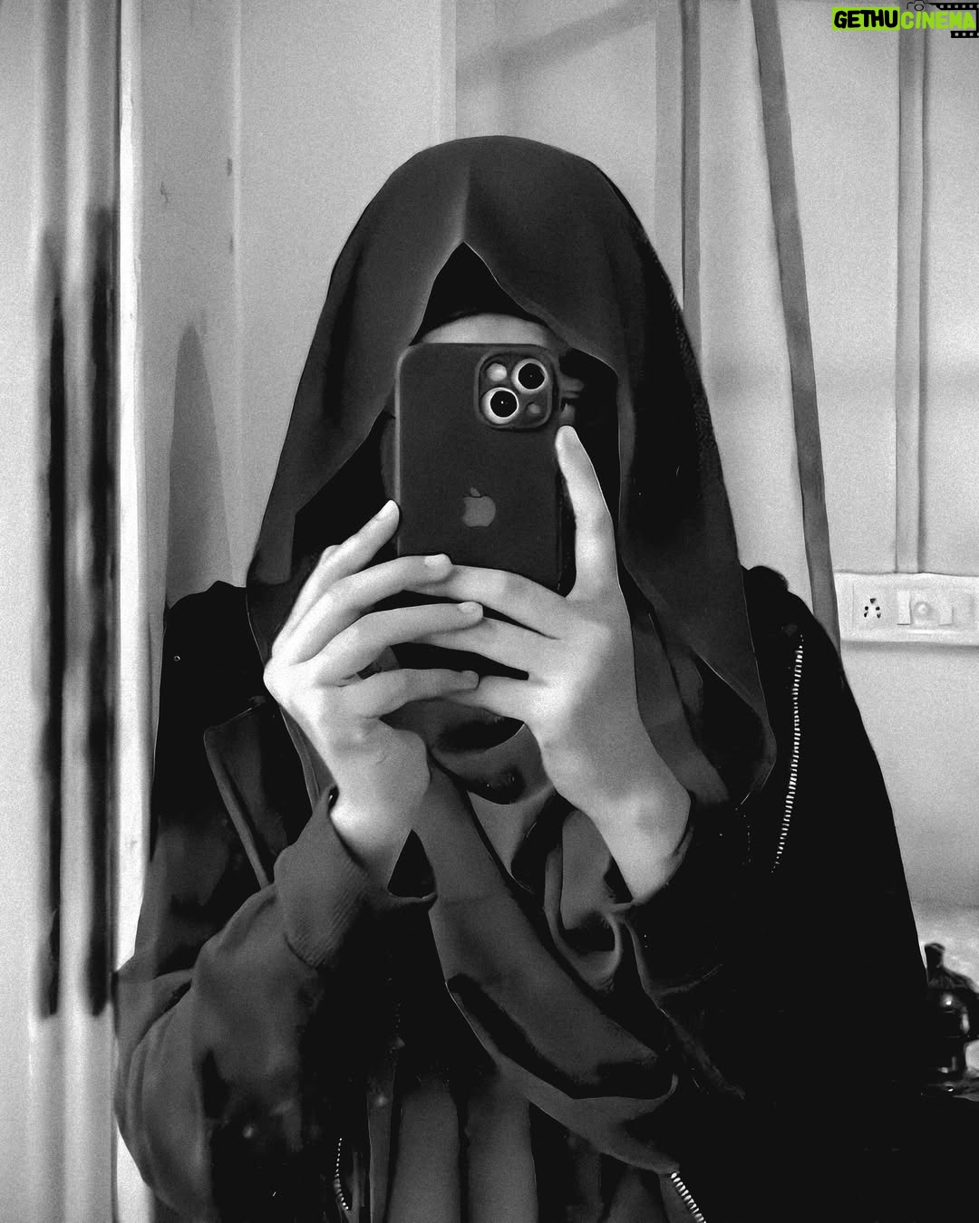 Neha Khatun - 3 Likes - Love this Nasheed🫶🏻 Bass koi lyrics pe maat jana🌚😂 

#instagram #photooftheday #hijab #nasheed #explorepage #fyp #islam