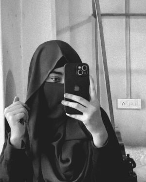 Neha Khatun Instagram - Love this Nasheed🫶🏻 Bass koi lyrics pe maat jana🌚😂
#instagram #photooftheday #hijab #nasheed #explorepage #fyp #islam