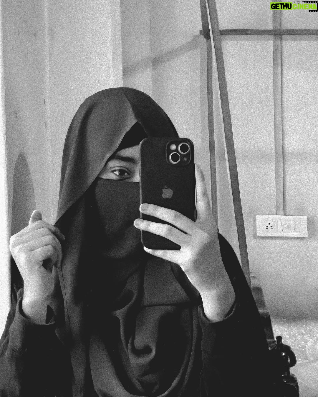 Neha Khatun - 3 Likes - Love this Nasheed🫶🏻 Bass koi lyrics pe maat jana🌚😂 

#instagram #photooftheday #hijab #nasheed #explorepage #fyp #islam