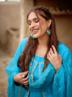 Neha Malik Instagram - This song is giving me Major FOMO of not being married yet 💍😆🩵
:
📸 @capturing_master 
Location @perfectpicturelocation 
Suit @abshaar_by_shupinderkhaira X @jewarcreations 
Mua @kajalarora_makeup_studio 
:
#repost #nehamalik #nehamalik335 #punjabisuit #punjabigirl #punjabisong #juttimeri #thumakthumak #chandigarh #mohali #photoshoot #instalike #fyp