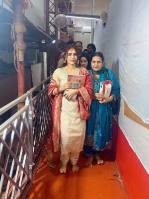 Neha Malik Instagram - ✨Mumbai gave me dreams, but Bappa gave me strength. Since the time I came here, His darshan at Lalbaugcha Raja has been the biggest blessing of my life. Blessed to be chosen by him every year ❤️🙏Some blessings can’t be explained, only felt… For me, it’s Bappa’s darshan at Lalbaugcha Raja 😇 @lalbaugcharaja ✨
:
#lalbaugcharaja #lalbaugcharaja2025 #ganpatibappamorya #ganpatifestival #bappa #blessings #thankfulgratefulblessed #mumbai #nehamalik #nehamalik335 #instalike #instagood