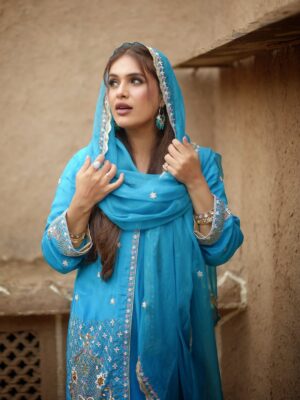 Neha Malik Instagram - This song is giving me Major FOMO of not being married yet 💍😆🩵
:
📸 @capturing_master 
Location @perfectpicturelocation 
Suit @abshaar_by_shupinderkhaira X @jewarcreations 
Mua @kajalarora_makeup_studio 
:
#repost #nehamalik #nehamalik335 #punjabisuit #punjabigirl #punjabisong #juttimeri #thumakthumak #chandigarh #mohali #photoshoot #instalike #fyp