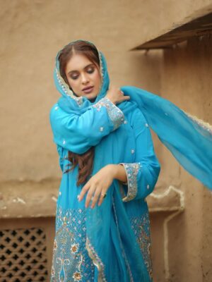 Neha Malik Instagram - This song is giving me Major FOMO of not being married yet 💍😆🩵
:
📸 @capturing_master 
Location @perfectpicturelocation 
Suit @abshaar_by_shupinderkhaira X @jewarcreations 
Mua @kajalarora_makeup_studio 
:
#repost #nehamalik #nehamalik335 #punjabisuit #punjabigirl #punjabisong #juttimeri #thumakthumak #chandigarh #mohali #photoshoot #instalike #fyp