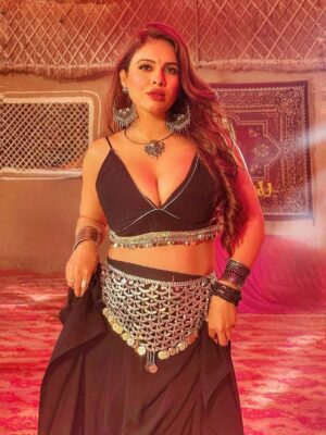 Neha Malik Instagram - Behind the scene 🎬 from #adhiadhiraat 🎵 Keep loving the song , & make your reels 😻🩷
:
#nehamalik  #nehamalik335  #nehamaliksongs #newlook #ɴᴇᴡsᴏɴɢ #trending #trendingsongs #behindthescene #shootdiaries #shooting #instagood #instalike #fyp