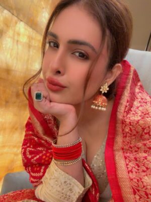 Neha Malik Instagram - ✨Mumbai gave me dreams, but Bappa gave me strength. Since the time I came here, His darshan at Lalbaugcha Raja has been the biggest blessing of my life. Blessed to be chosen by him every year ❤️🙏Some blessings can’t be explained, only felt… For me, it’s Bappa’s darshan at Lalbaugcha Raja 😇  @lalbaugcharaja ✨ 
:

#lalbaugcharaja #lalbaugcharaja2025 #ganpatibappamorya #ganpatifestival #bappa #blessings #thankfulgratefulblessed #mumbai #nehamalik #nehamalik335 #instalike #instagood