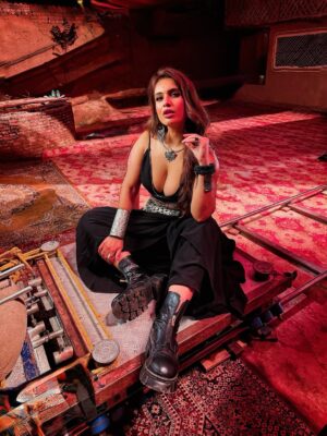 Neha Malik Instagram - Behind the scene 🎬 from #adhiadhiraat 🎵 Keep loving the song , & make your reels 😻🩷
:
#nehamalik  #nehamalik335  #nehamaliksongs #newlook #ɴᴇᴡsᴏɴɢ #trending #trendingsongs #behindthescene #shootdiaries #shooting #instagood #instalike #fyp
