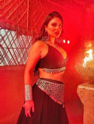 Neha Malik Instagram - Behind the scene 🎬 from #adhiadhiraat 🎵 Keep loving the song , & make your reels 😻🩷
:
#nehamalik  #nehamalik335  #nehamaliksongs #newlook #ɴᴇᴡsᴏɴɢ #trending #trendingsongs #behindthescene #shootdiaries #shooting #instagood #instalike #fyp
