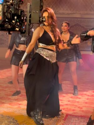 Neha Malik Instagram - Behind the scene 🎬 from #adhiadhiraat 🎵 Keep loving the song , & make your reels 😻🩷
:
#nehamalik #nehamalik335 #nehamaliksongs #newlook #ɴᴇᴡsᴏɴɢ #trending #trendingsongs #behindthescene #shootdiaries #shooting #instagood #instalike #fyp